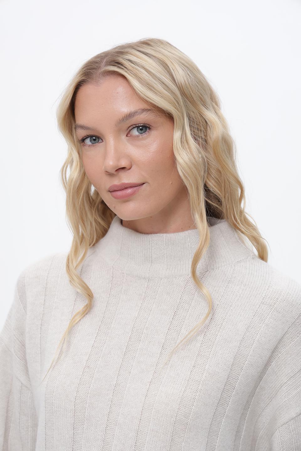 Пуловер Marc Cain с косами бежевый