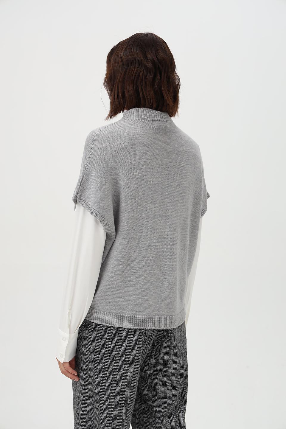 Жилет Croche вязаный серый