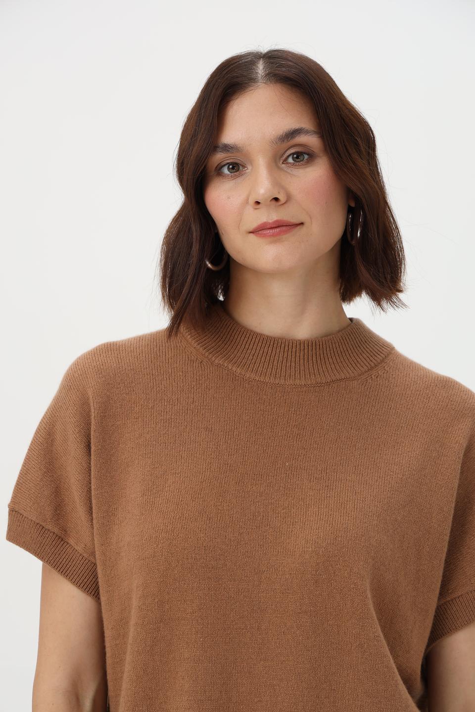 Пуловер Oui коричневый с коротким рукавом