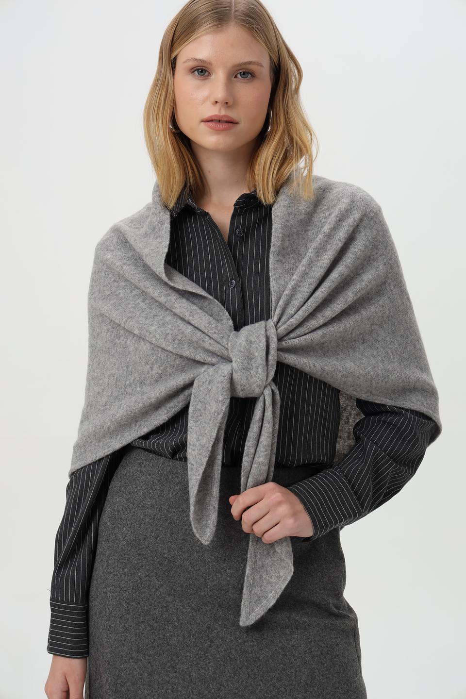 Шарф Oui серый с узлом