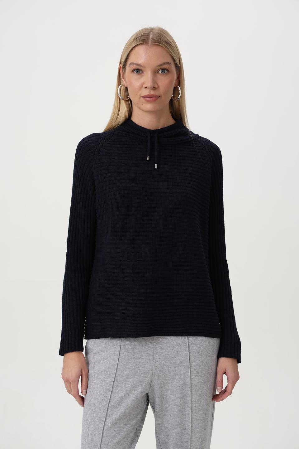 Пуловер Monari с капюшоном