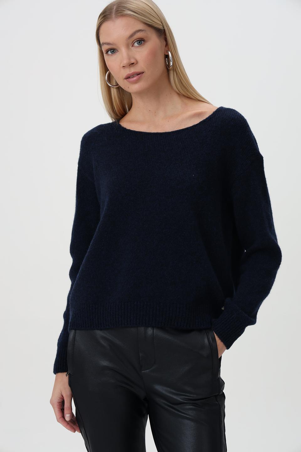 Пуловер Monari с вырезом