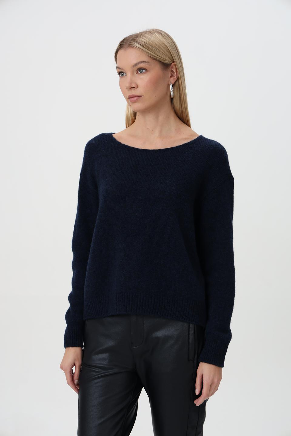 Пуловер Monari с вырезом