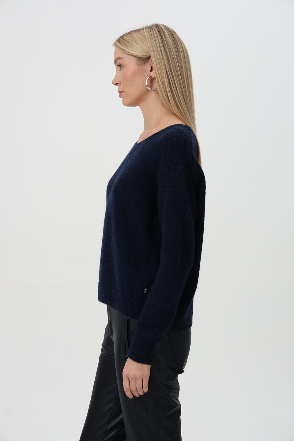 Пуловер Monari с вырезом