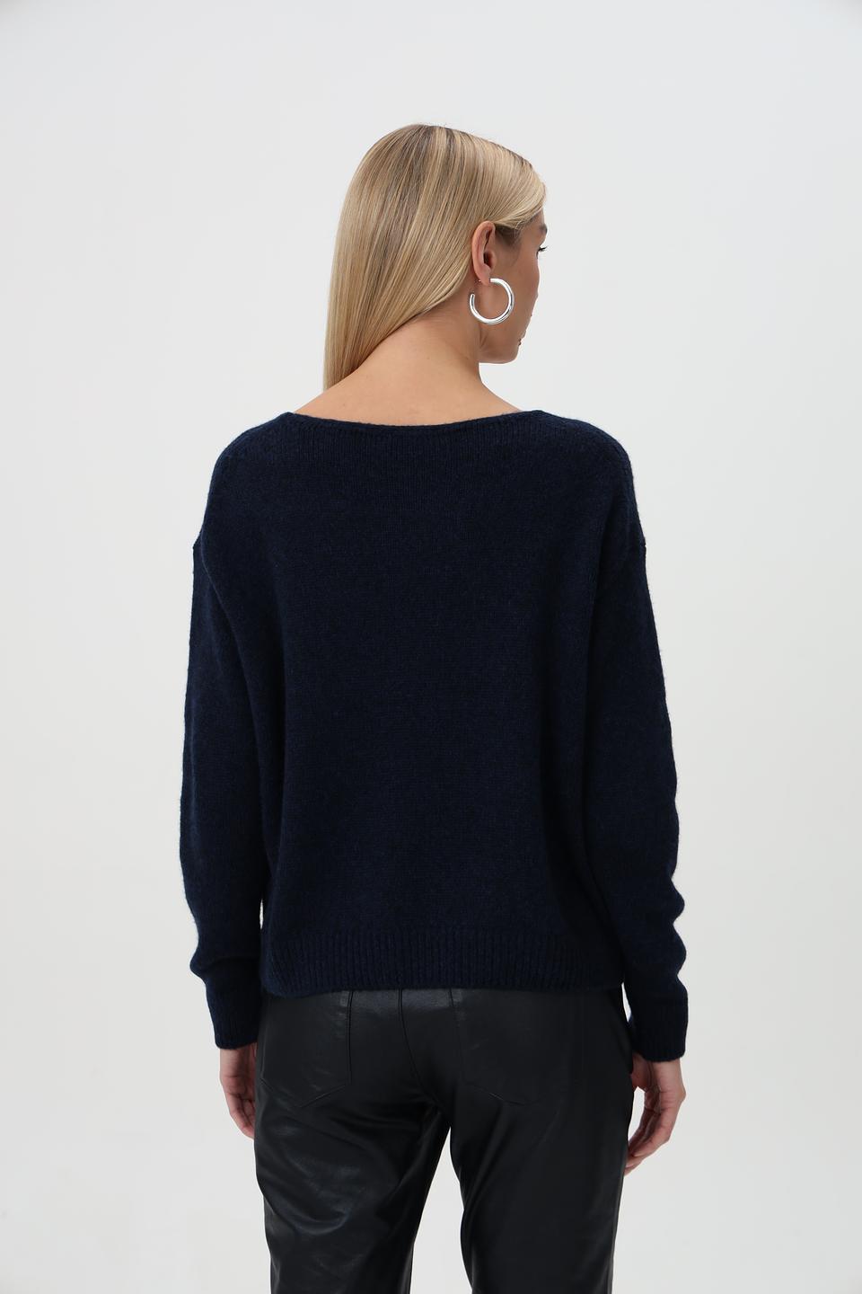 Пуловер Monari с вырезом