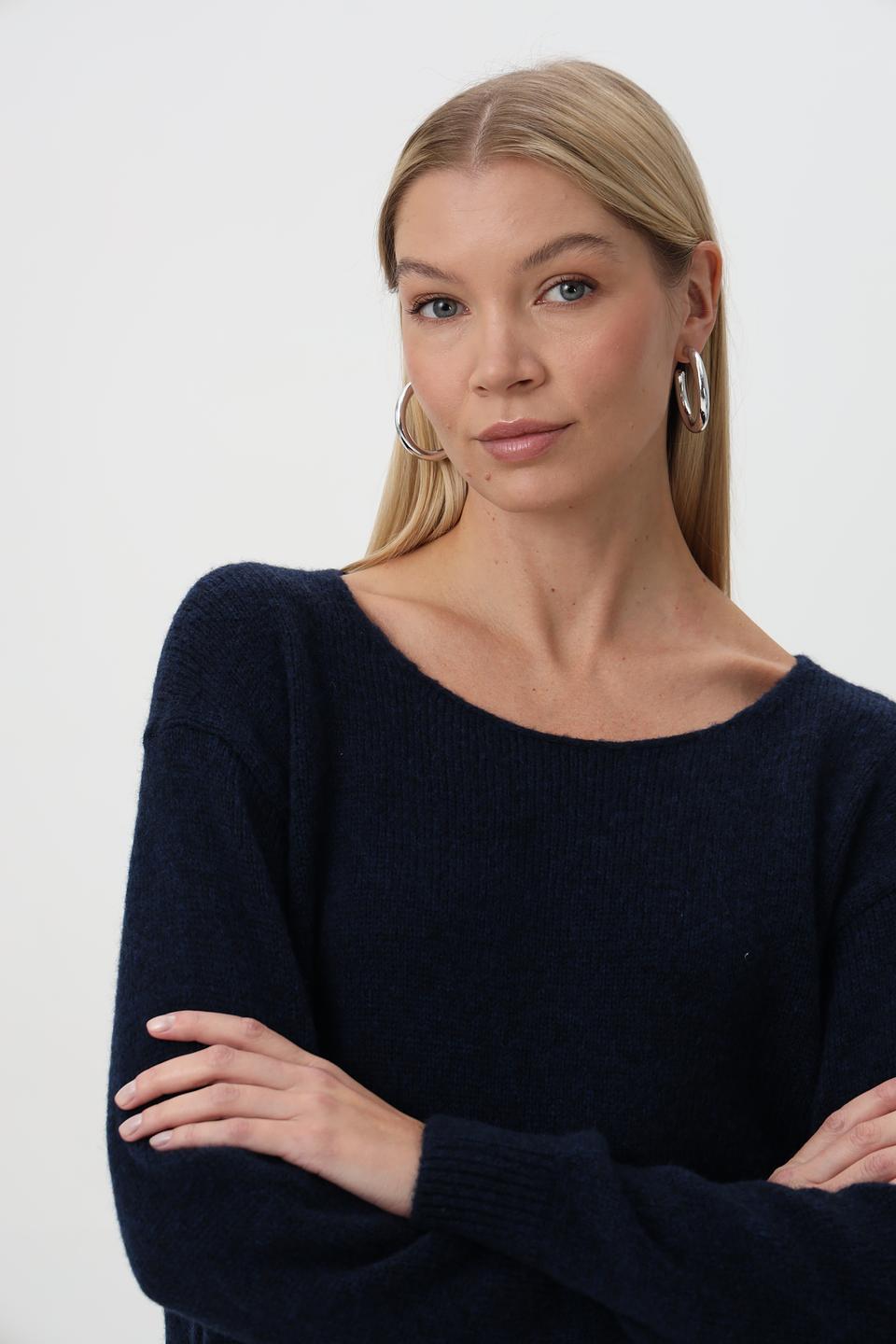 Пуловер Monari с вырезом