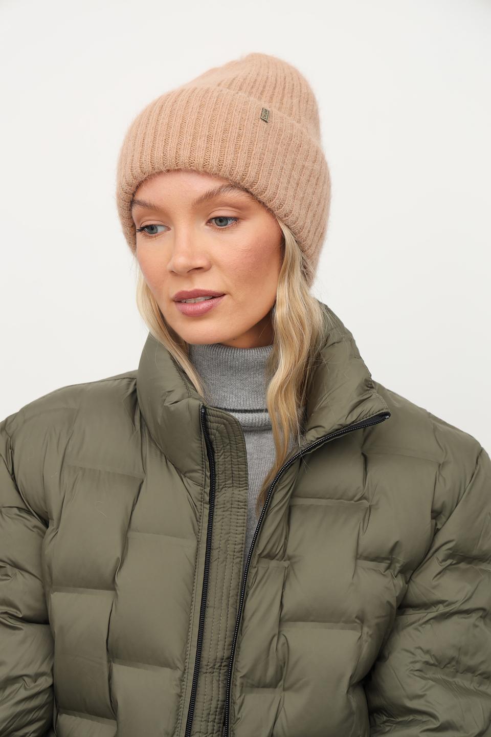 Шапка Julia Florenzi вязаная бежевая