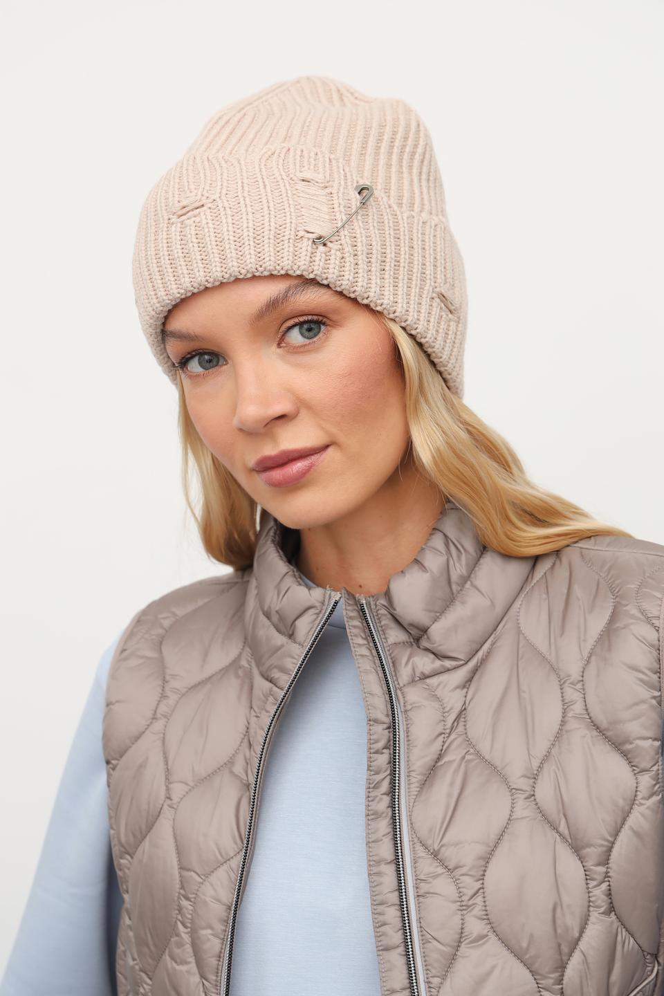 Шапка Julia Florenzi с булавкой