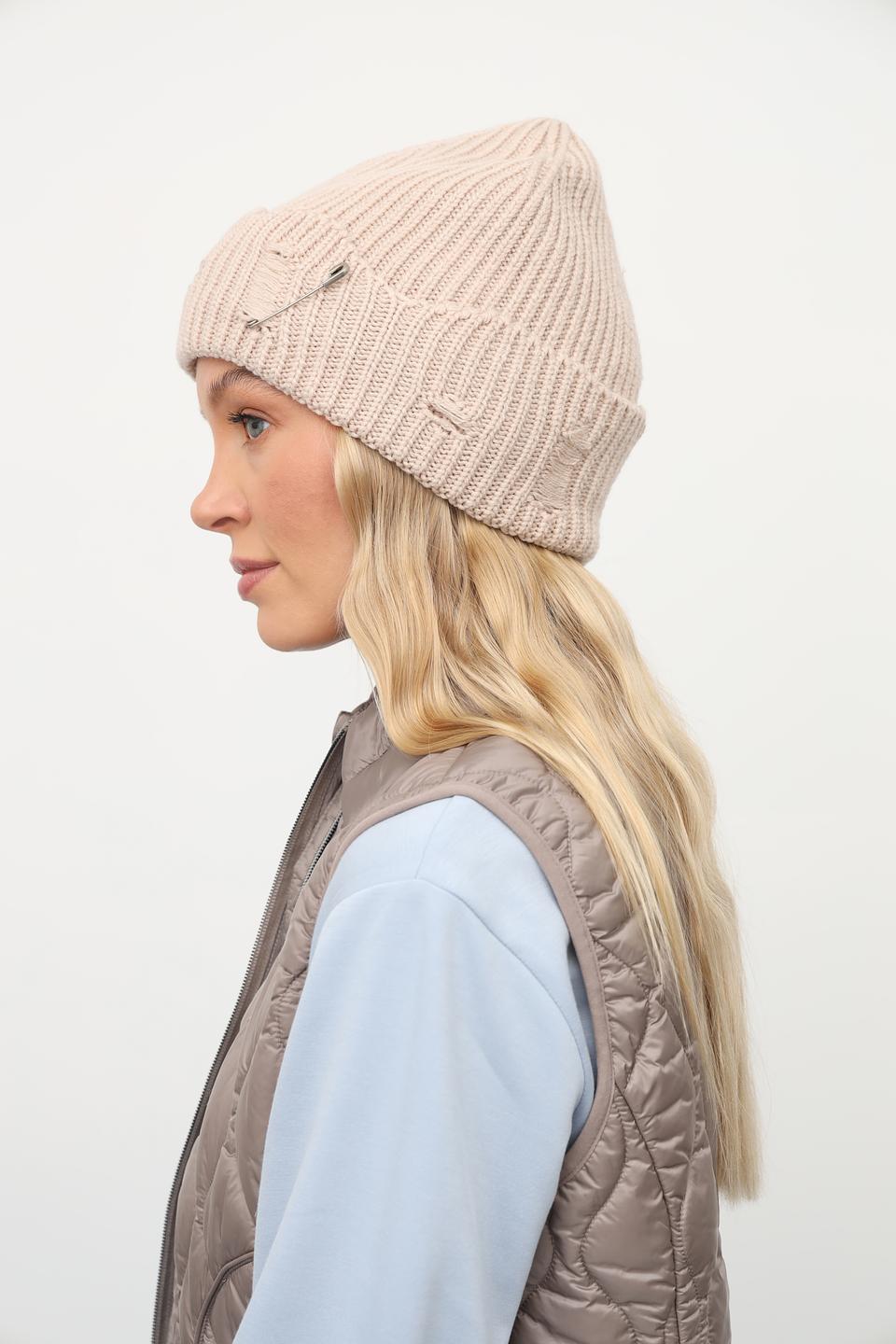 Шапка Julia Florenzi с булавкой