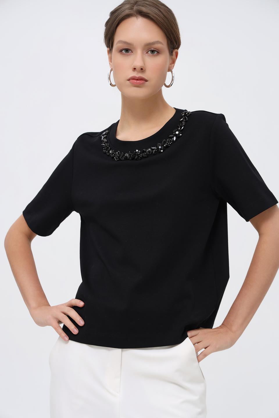 Футболка Betty and Co с декором