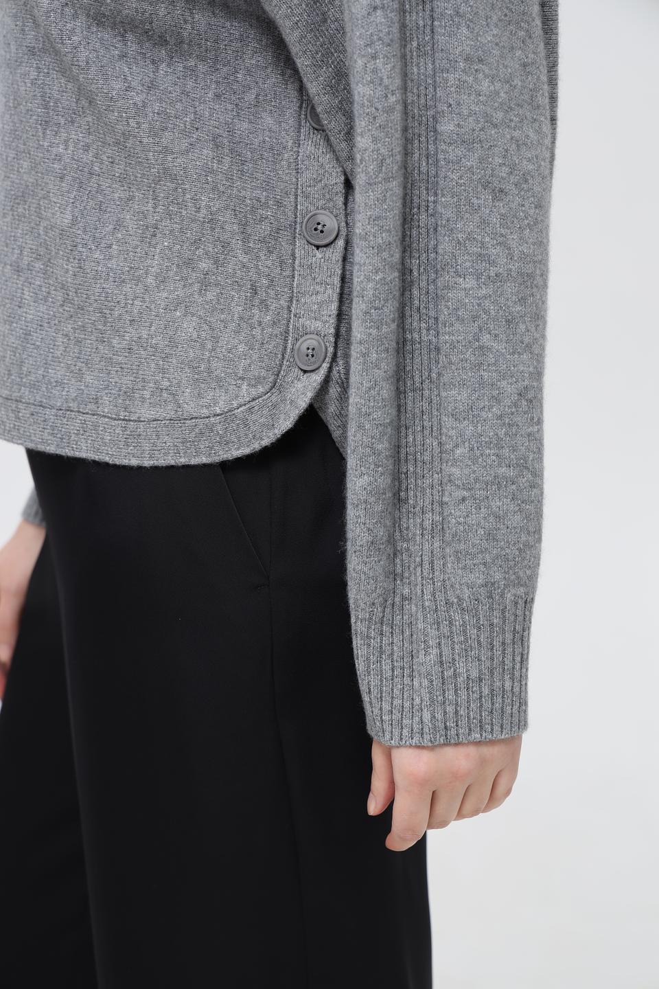 Пуловер Lecomte с пуговицами серый