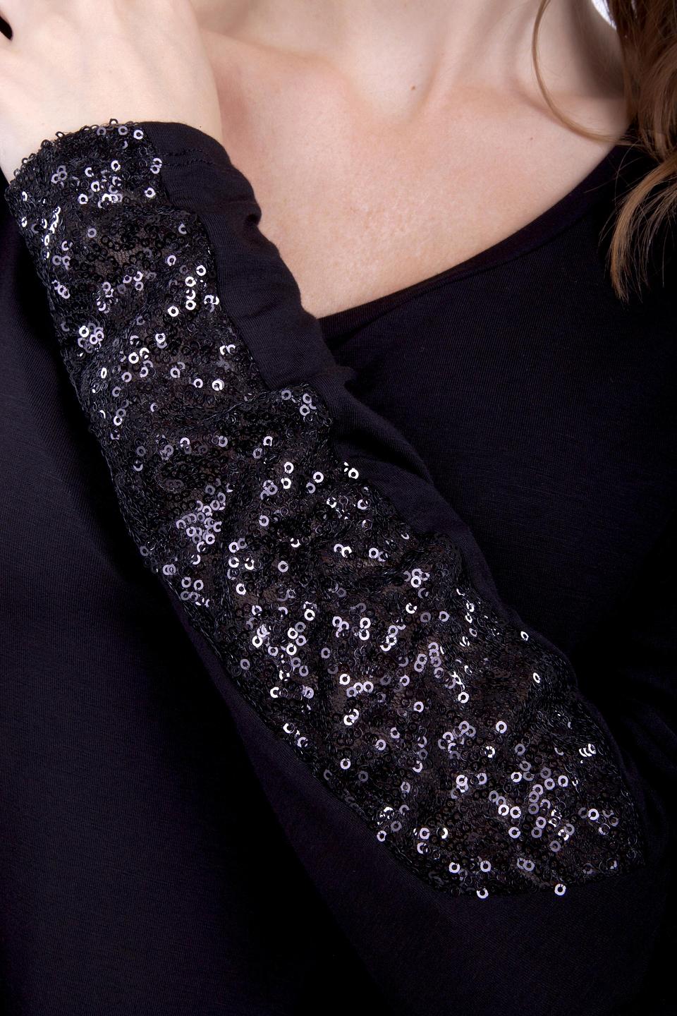 Блуза Pezzo чёрная с пайетками на рукавах
