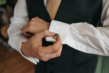 Искусство выбора аксессуаров: галстуки, ремни, часы и другие детали 